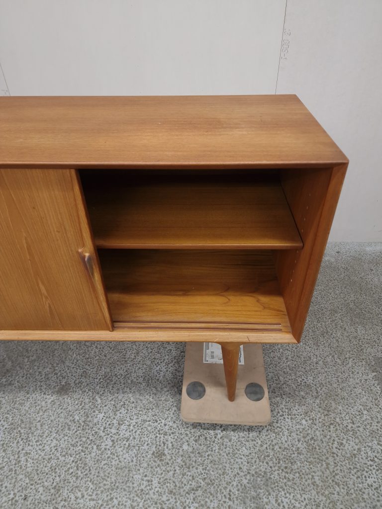 Skænk i teak, Omann Jr model 12