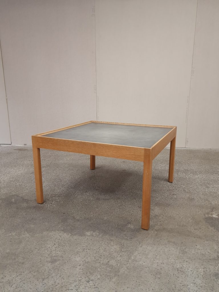 Erik Christian Sørensen Sofabord, egetræ, — billede 2