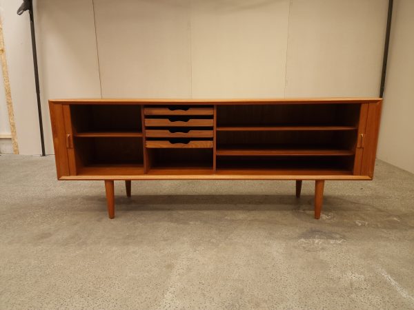 Lang lav skænk med jalousi låger, teak, Svend Aage Larsen, Faarup Møbelfabrik