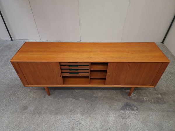 Lang lav skænk med jalousi låger, teak, Svend Aage Larsen, Faarup Møbelfabrik