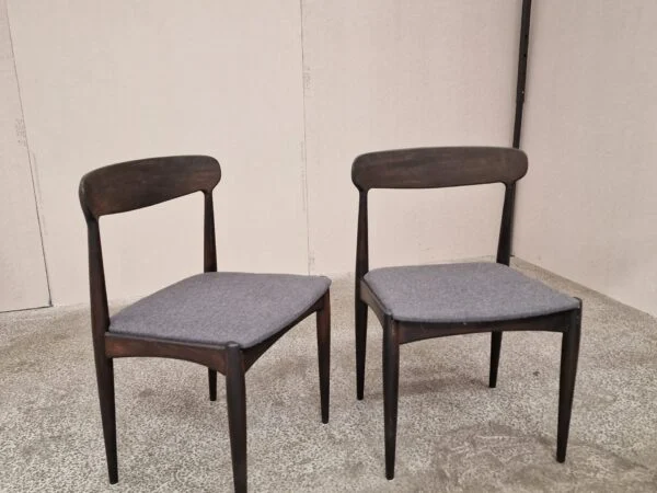 Johannes Andersen for Uldum Møbelfabrik To spisestole i mørkbejdset træ, Johannes Andersen for Uldum Møbelfabrik — billede 7