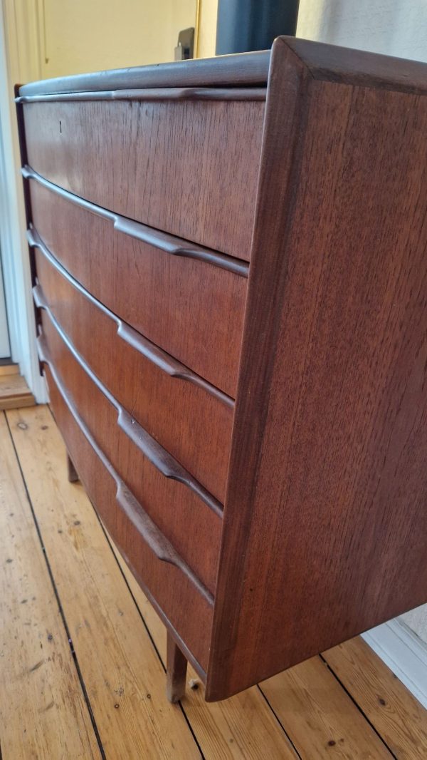 Kommode med buet front, teak
