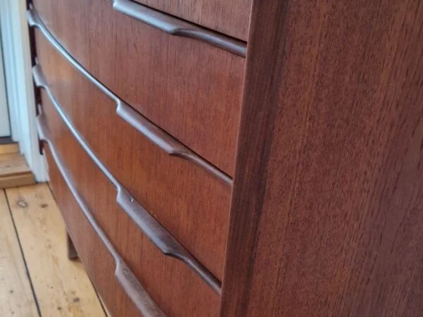 Kommode med buet front, teak — billede 4