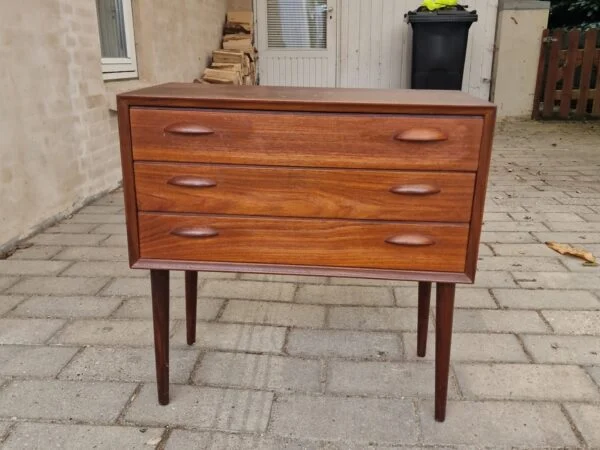 Entrekommode med tre skuffer, teak