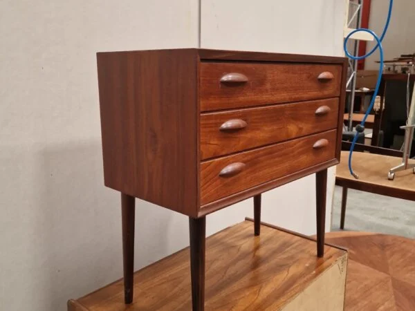 Entrekommode med tre skuffer, teak — billede 3