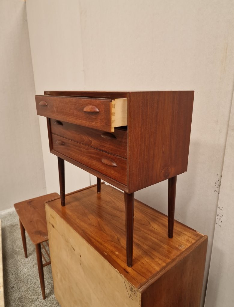 Entrekommode med tre skuffer, teak — billede 5
