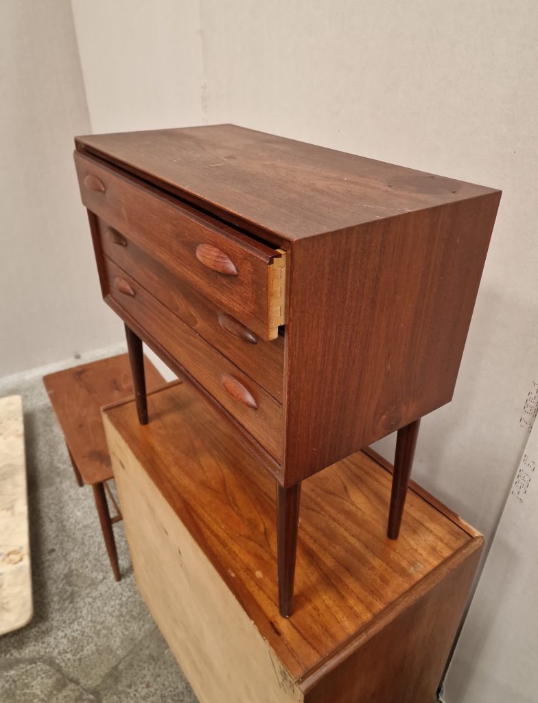 Entrekommode med tre skuffer, teak — billede 6