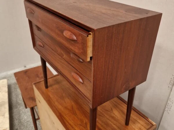 Entrekommode med tre skuffer, teak — billede 6
