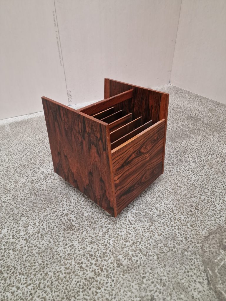 Bruksbo, ROLF HESLAND. Jacaranda LP/pladestand, „Scala“, Bagn Möbelindustri, Norge Magasinholder, Bruksbo
