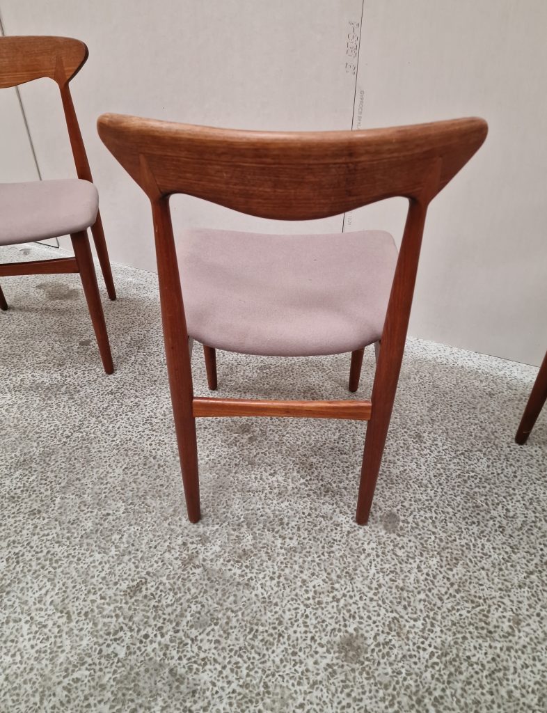 Fire spisestole, massiv teak