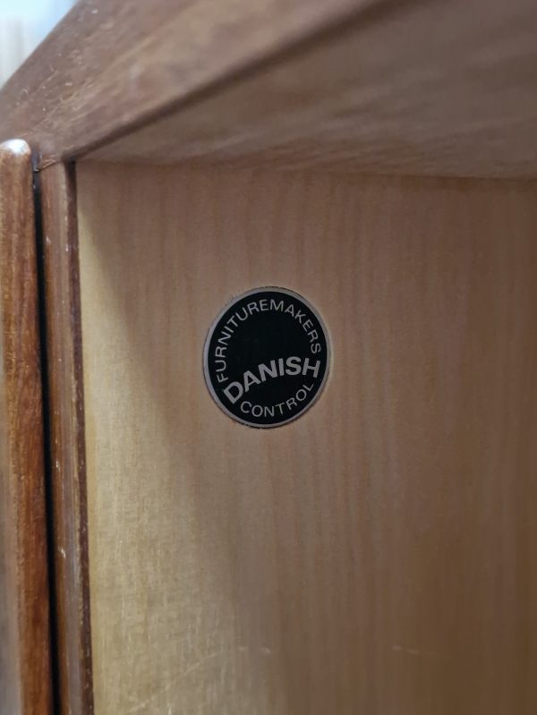Skænk i teak, Hundevad