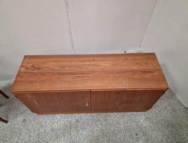 Skænk i teak, Hundevad