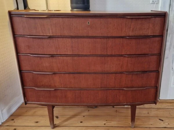 Kommode med buet front, teak