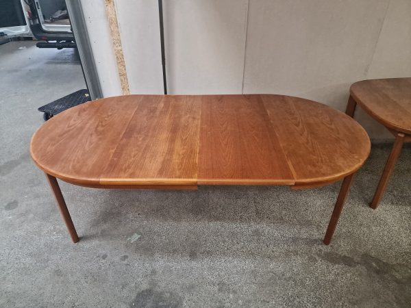 Rundt teak spisebord med to tillægsplader, Skovby