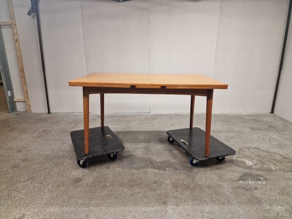 Spisebord med hollandsk udtræk i teak