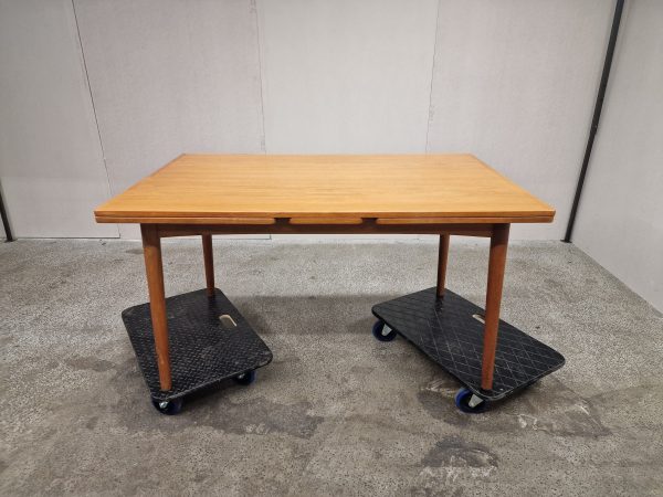 Spisebord med hollandsk udtræk i teak
