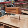 A.P. Svenstrup Sengebord/entrékommode på smukke skrå ben, teak, A.P. Svenstrup — billede 2