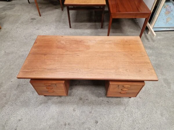 Kai Kristiansen model FM 60, Feldballes Møbelfabrik, Illums Bolighus Fritstående skrivebord i teak af Kai Kristiansen model FM 60 — billede 7