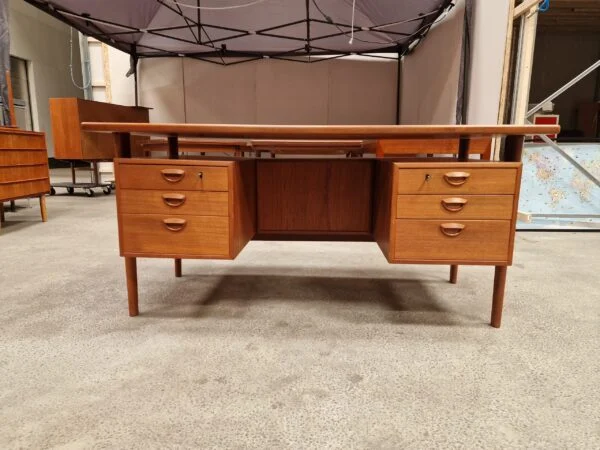 Kai Kristiansen model FM 60, Feldballes Møbelfabrik, Illums Bolighus Fritstående skrivebord i teak af Kai Kristiansen model FM 60 — billede 6