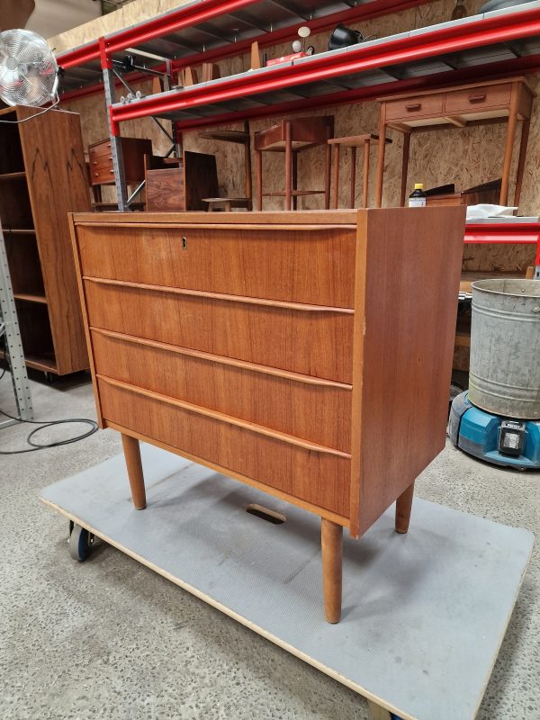 Kommode i teak, 76 x 41 x 77