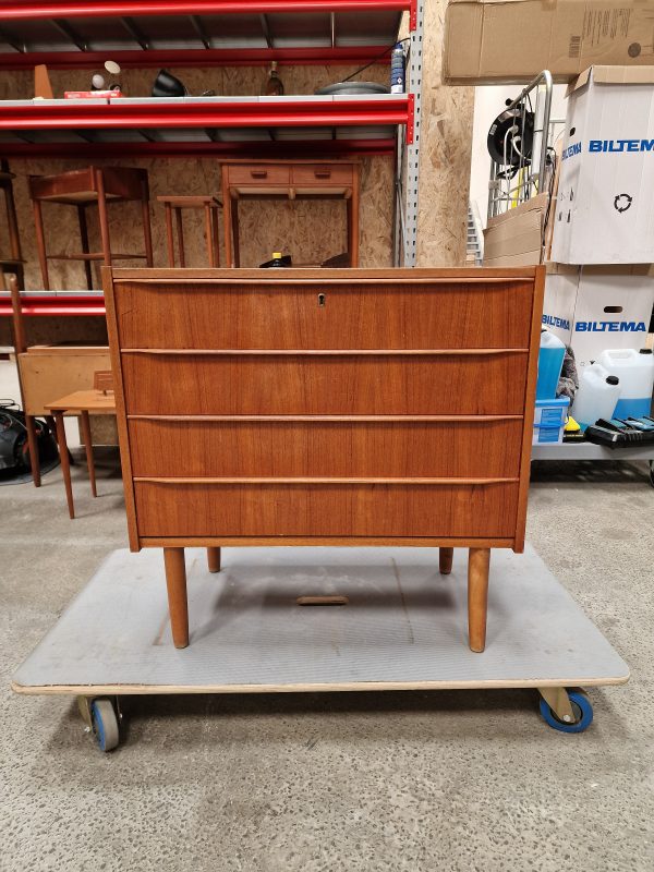 Kommode i teak, 76 x 41 x 77