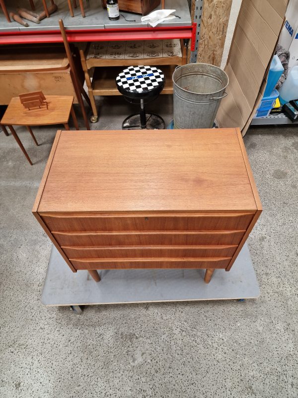 Kommode i teak, 76 x 41 x 77