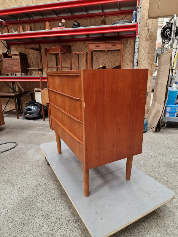 Kommode i teak, 76 x 41 x 77