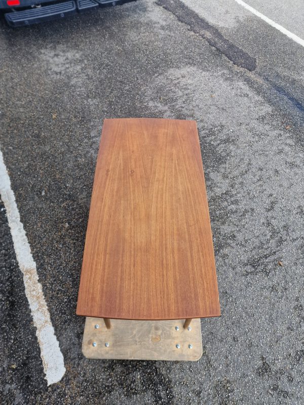 Sofabord med pindehylde, teak