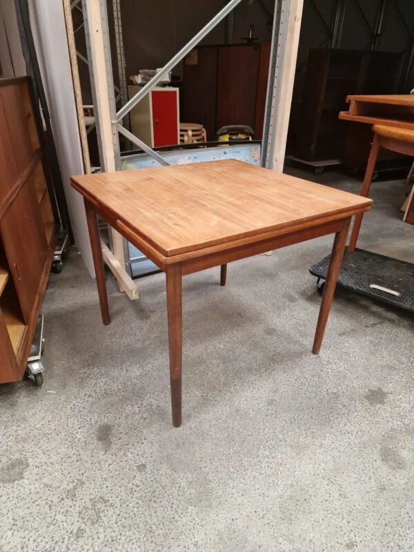 Kvadratisk spisebord med hollandsk udtræk, teak