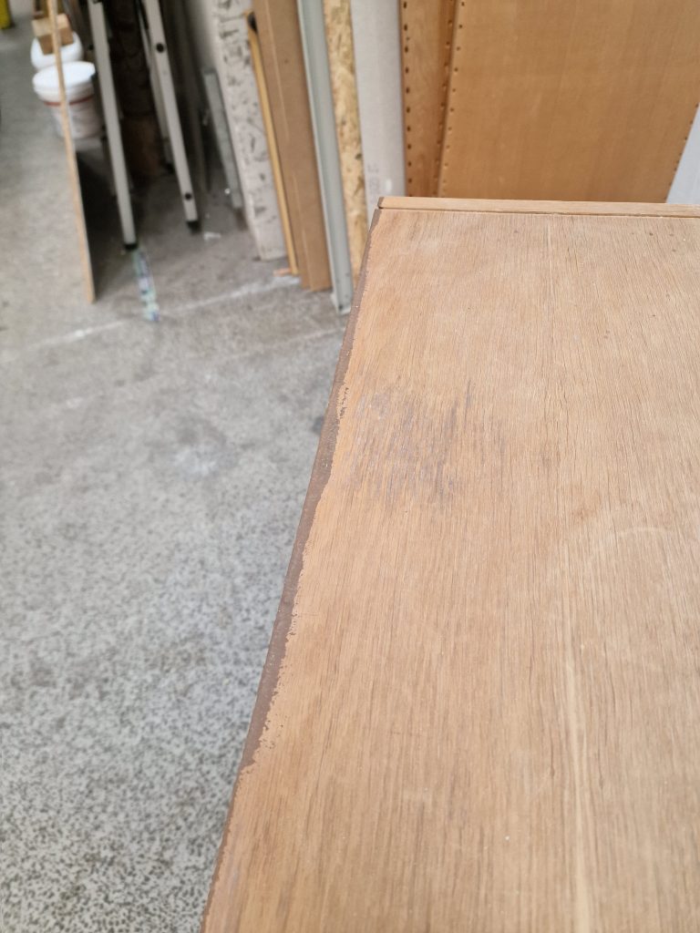 Bogkasse i egetræ