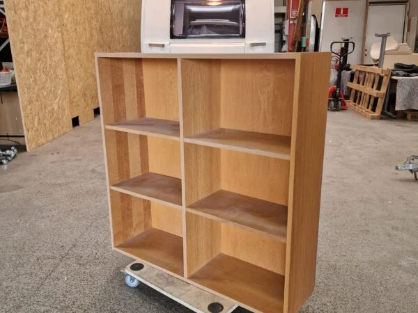 Bogkasse i egetræ
