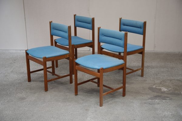 Fire spisestole i massiv teak