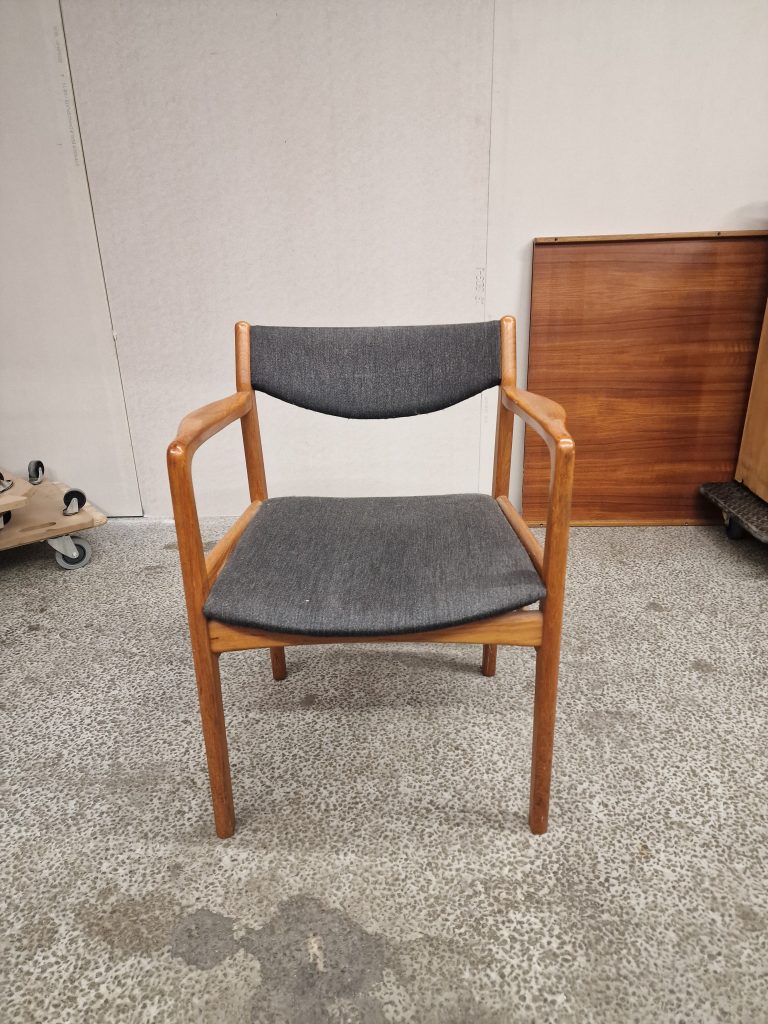Armstol, teak