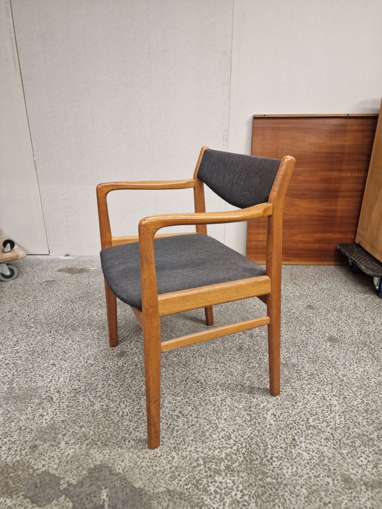 Armstol, teak