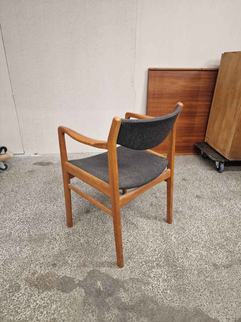 Armstol, teak
