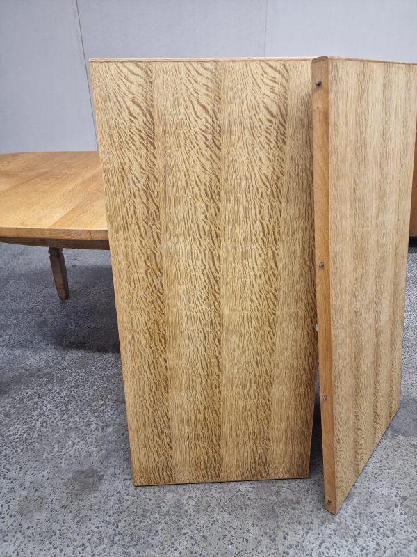 Ovalt spisebord, massiv egetræ
