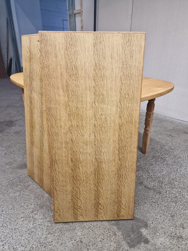 Ovalt spisebord, massiv egetræ
