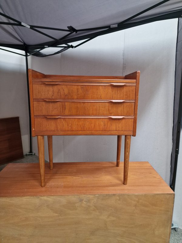 Entrekommode i teak
