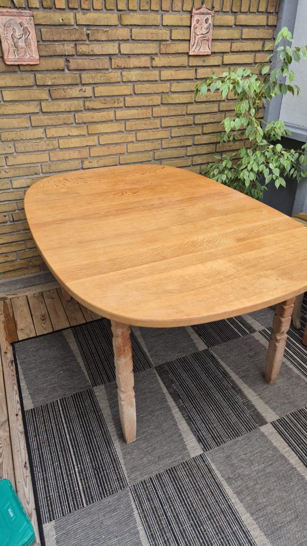 Ovalt spisebord, massiv egetræ