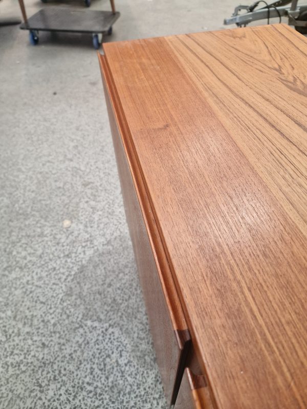 Skænk i teak, Omann Jr model 4