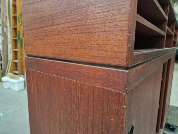 Bar i teak med sort formica og skydelåger — billede 7
