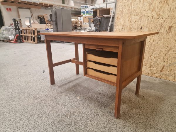 Skrivebord med jalousilåge, teak