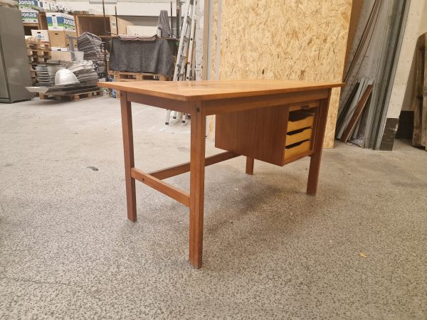 Skrivebord med jalousilåge, teak