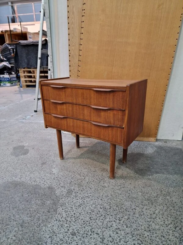 Entrekommode, teak, tre skuffer