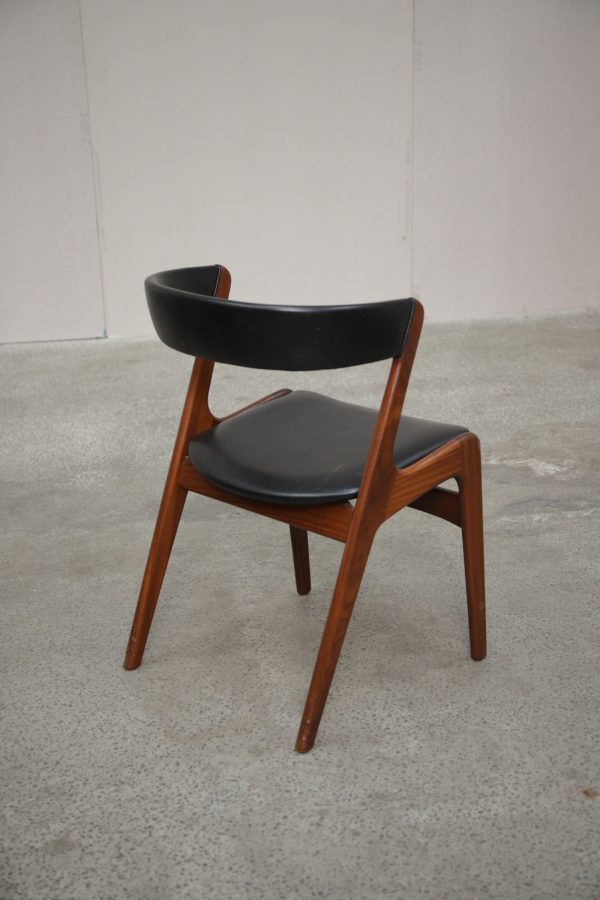 Én spisestol, massiv teaktræ eller mahogni, model T21 produceret af Korup Stolefabrik