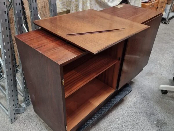 Smal skænk, palisander, Omann Jr, model nr 4, afslået liste