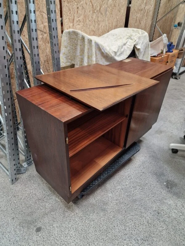 Omann Jr, model nr 4 Smal skænk, palisander, Omann Jr, model nr 4, afslået liste