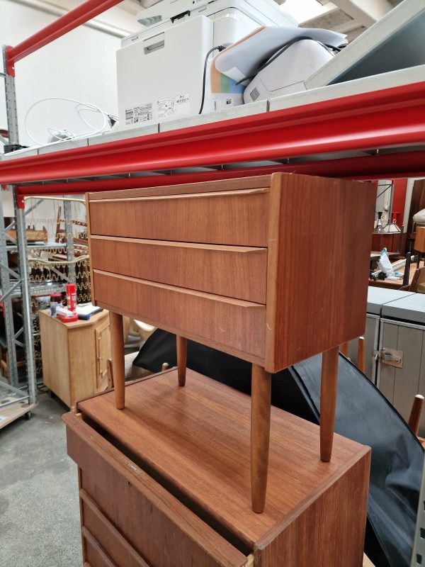Kommode, teak, tre brede skuffer