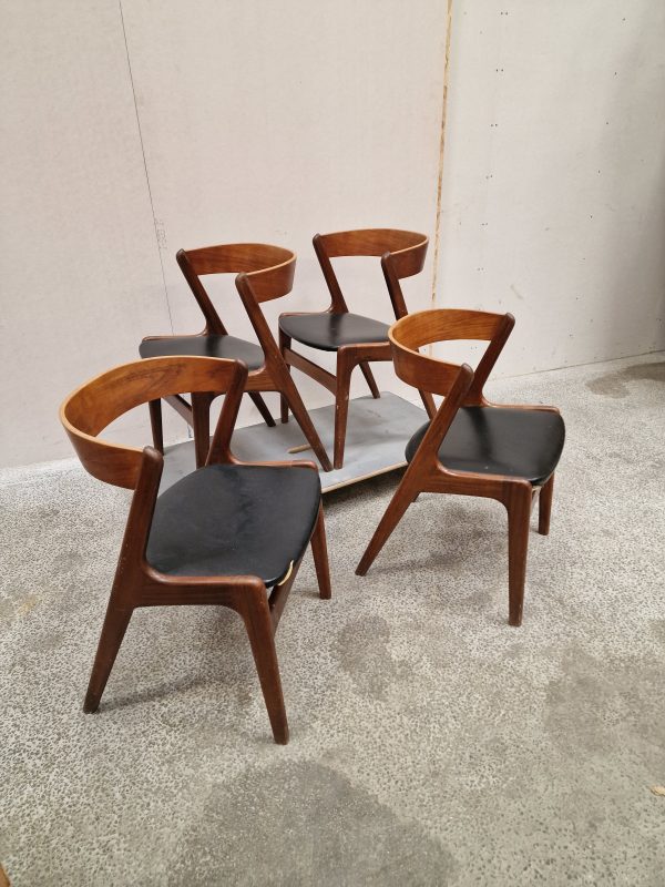 Fire spisestole i massiv teak, model T21 produceret af Korup Stolefabrik