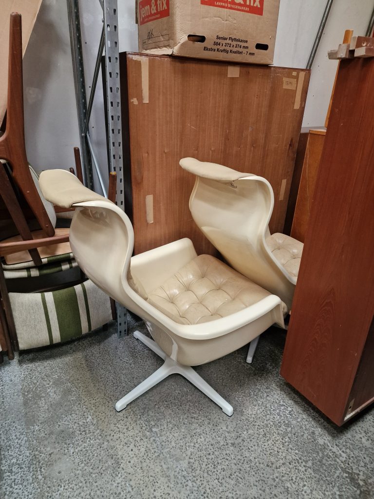 DUX To hvide lænestole i plastik, DUX — billede 4